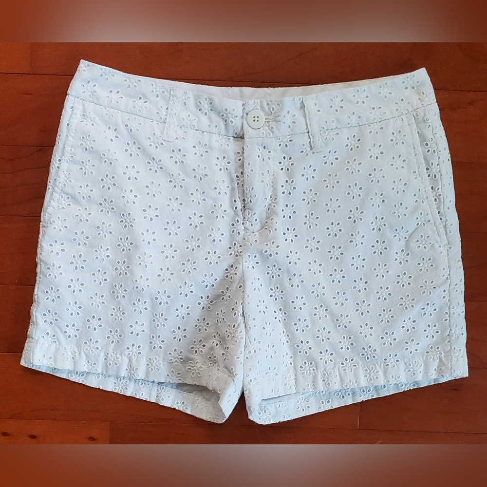 Faded Glory White Bermuda Shorts with Eyelet Pattern Size 4